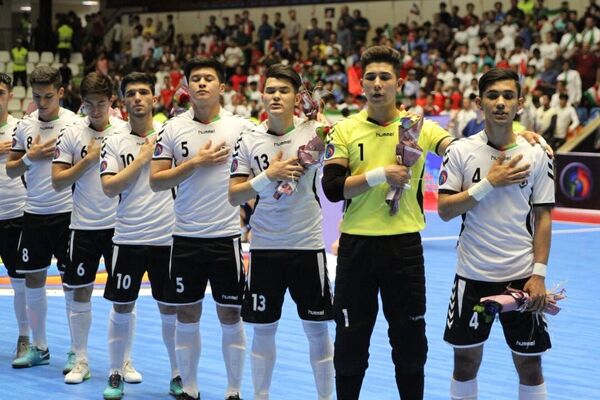 بازی فوتبال بین تیم های افغانستان و ایران - اسپوتنیک ایران  