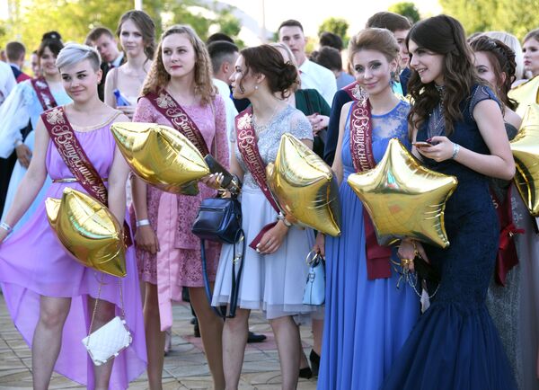 فارغ التحصیلان مدرسه در چیتا - اسپوتنیک ایران  