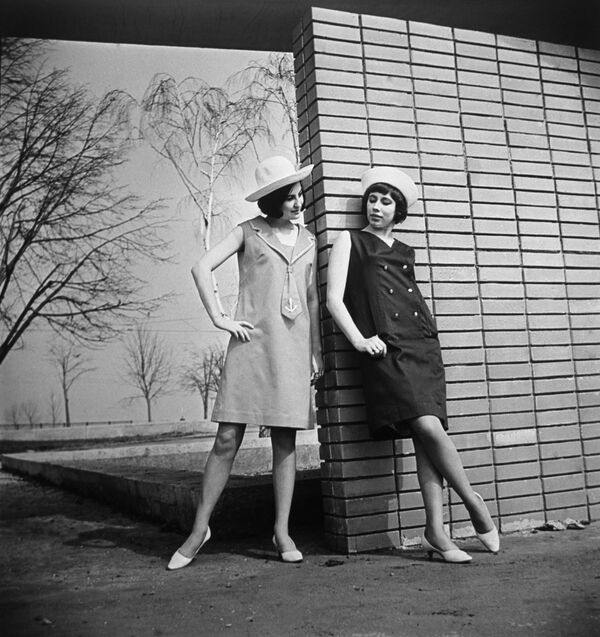 آگهی تبلیغ کلکسیون لباس، سال 1966 بهار-تابستان در زمان شوروی - اسپوتنیک ایران  