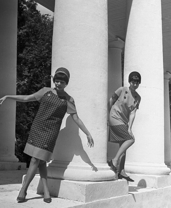 آگهی تبلیغ کلکسیون لباس، سال 1966 بهار-تابستان در زمان شوروی - اسپوتنیک ایران  