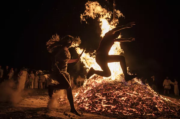 جشن ایوان کوپالا در روسیه، این جشن باستانی، ریشه در آیین‌های بت پرستی دارد؛ دورانی که به خدایان متعدد و جادو اعتقاد داشتند. - اسپوتنیک ایران  