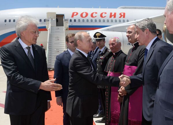 رئیس جمهور روسیه ولادیمیر پوتین  در فرودگاه رم - اسپوتنیک ایران  