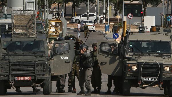 یک مرد فلسطینی با ماشین به گروهی از نظامیان اسرائیلی زد - اسپوتنیک ایران  