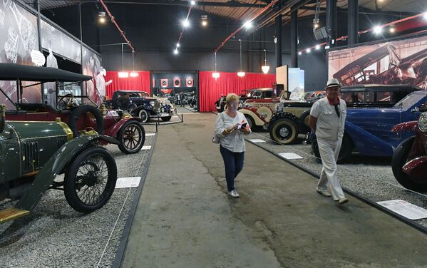 بزرگترین موزه خودرو«موتور اکتبر» در محوطه کارخانه «کریستال» مسکو - اسپوتنیک ایران  