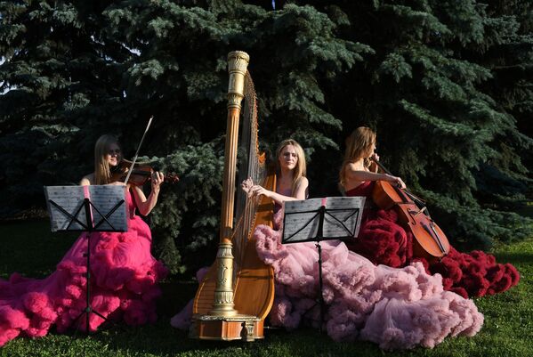 اجرای موسیقی در فستیوال باغ و گل ها در مسکو - اسپوتنیک ایران  