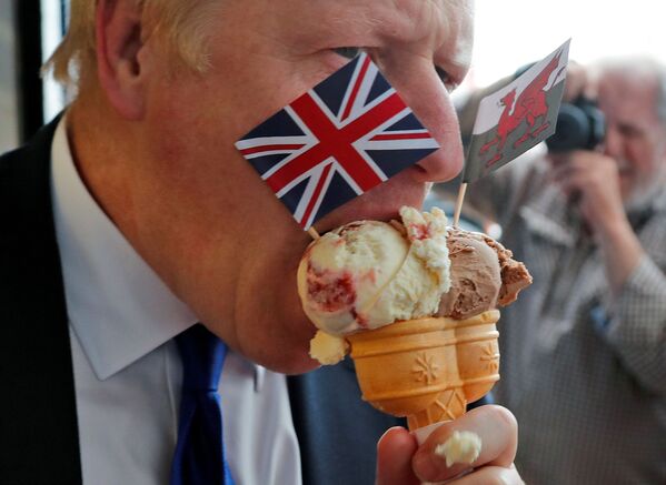 نامزد سمت نخست وزیری بریتانیا در حال خوردن بستنی - اسپوتنیک ایران  