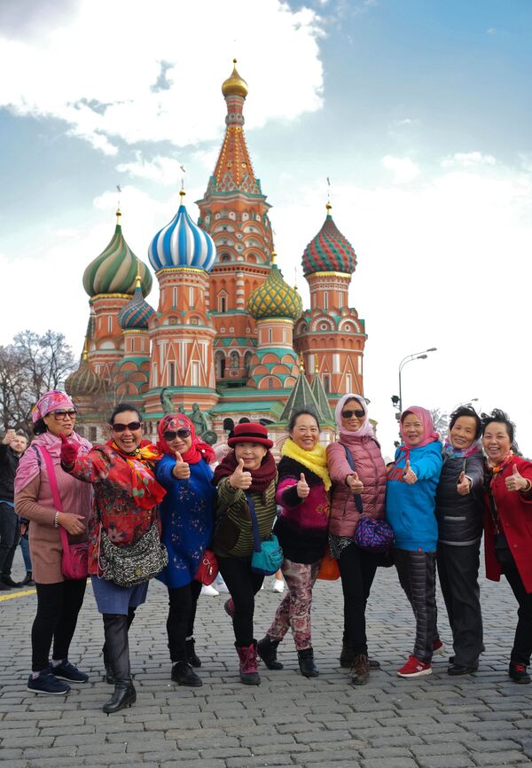 توریست ها در میدان سرخ مسکو - اسپوتنیک ایران  