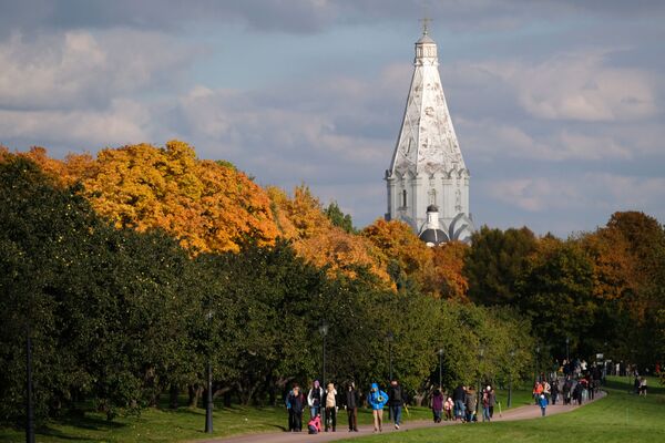 بازدیدکنندگان از پارک کالومنسکی در مسکو - اسپوتنیک ایران  