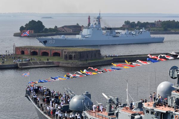 جشن نیروی دریایی روسیه در سن‌پیترزبورگ - کشتی جنگی نیروی دریایی چین - اسپوتنیک ایران  