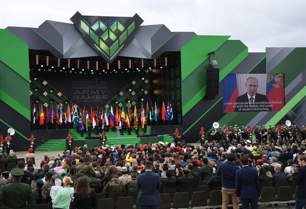 رئیس جمهور روسیه ولادیمیر پوتین از طریق برنامه تلویزیونی به شرکت کنندگان بازی های ارتش ها ۲۰۱۹ خوش آمد می گوید - اسپوتنیک ایران  
