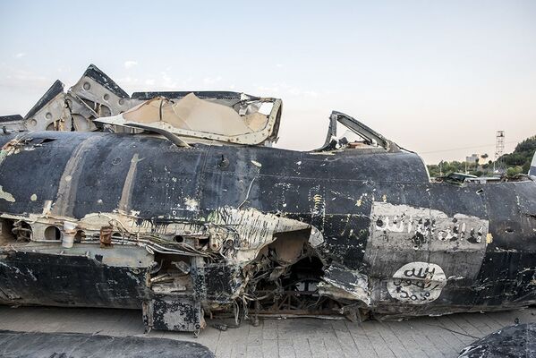 غنائم جنگی از میدان مبارزه با داعش در موزه تهران  - اسپوتنیک ایران  