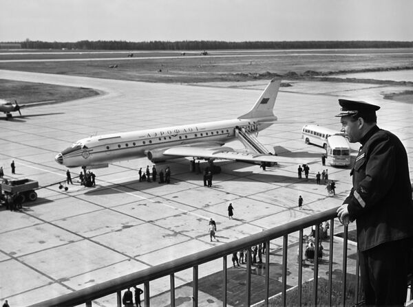 هواپیمای توپولوف ۱۰۴بی، از لنینگراد به مسکو آمده است ، فرودگاه شرمتوا سال ۱۹۵۹ - اسپوتنیک ایران  