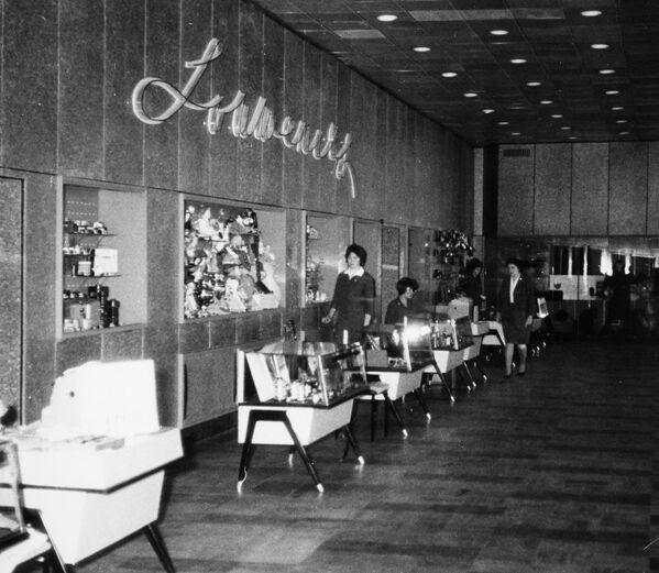 مغازه های تکس فری در فرودگاه شرمتوا سال ۱۹۶۴ - اسپوتنیک ایران  