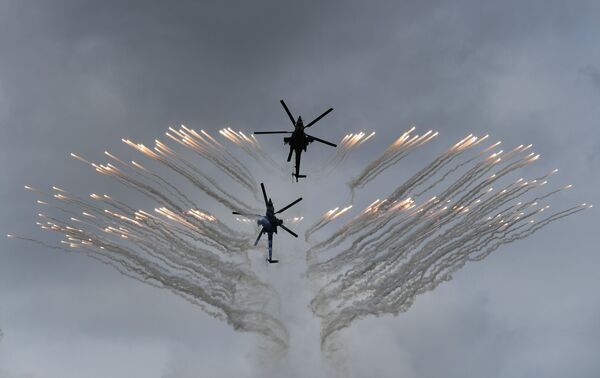 هنرنمایی خلبانان نظامی روسیه در رقابت های «آویادارتس» روسیه - بالگرد می-28 روسیه - اسپوتنیک ایران  