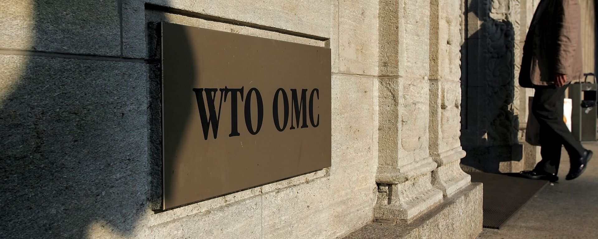 The shadow of a sculpture is reflected on the World Trade Organisation, WTO sign near the entrance of the headquarters, in Geneva (File) - اسپوتنیک ایران  , 1920, 18.09.2023