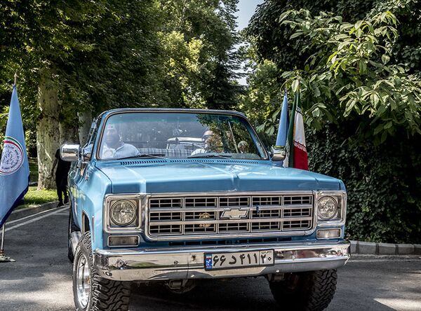 رژه خودروهای قدیمی در تهران - اسپوتنیک ایران  