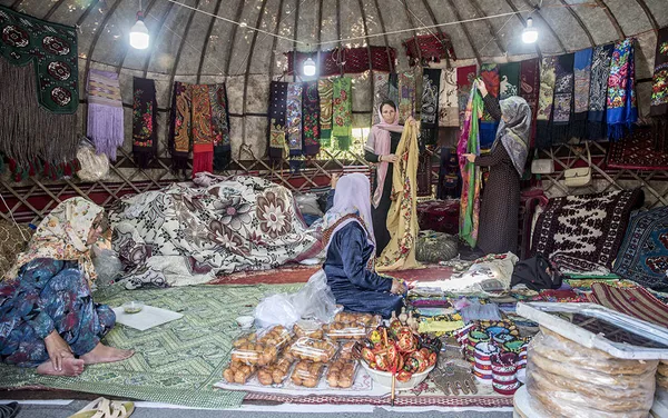 چهارمین نمایشگاه توانمندیهای عشایر و تولیدات روستایی ایران چهارمین نمایشگاه توانمندیهای عشایر و تولیدات روستایی ایران - اسپوتنیک ایران