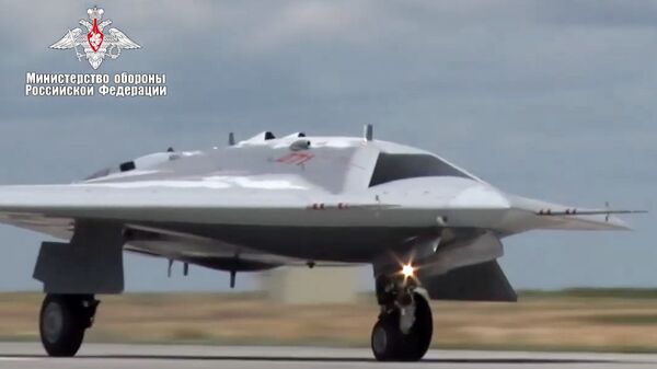 شکارچی روسیه برای نخستین بار به همراه یک جنگنده به پرواز در آمد - اسپوتنیک ایران  