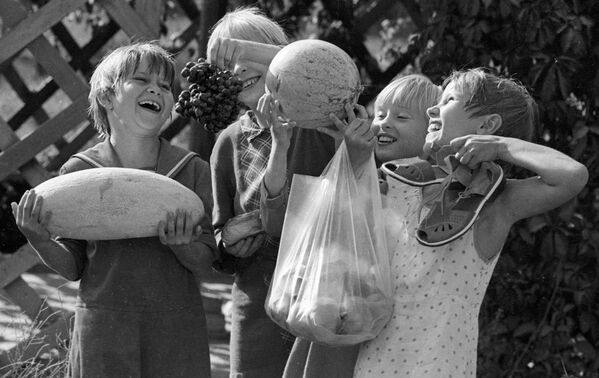کودکان در کودکستانی در تاشکند، سال ۱۹۸۳
 - اسپوتنیک ایران  