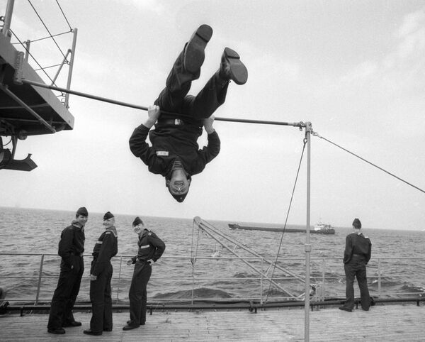 محصلین مدرسه نظامی دریایی در سال ۱۹۸۸
 - اسپوتنیک ایران  
