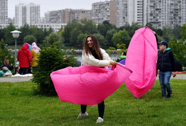 بازدیدکنندگان از فستیوال بین المللی آتش بازی روس تخ  در مسکو - اسپوتنیک ایران  