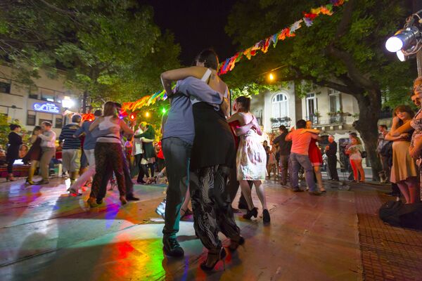 آرژانتینی ها در حال رقص - اسپوتنیک ایران  