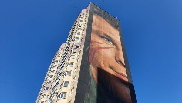 بزرگترین گرافیتی روسیه به ارتفاع 60 متر باتصویر یوری گاگارین  در قالب فستیوال نقاشی خیابانی - اسپوتنیک ایران  