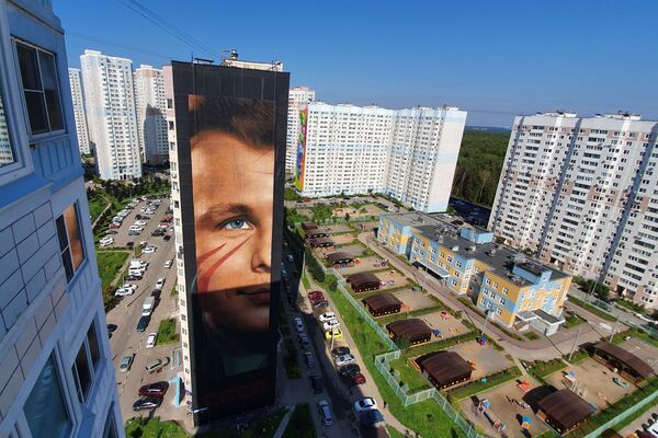 بزرگترین گرافیتی روسیه به ارتفاع 60 متر باتصویر یوری گاگارین  در قالب فستیوال نقاشی خیابانی - اسپوتنیک ایران  