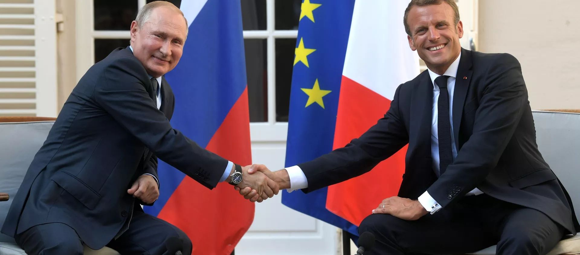 Президент РФ Владимир Путин и президент Франции Эммануэль Макрон во время встречи на юге Франции - اسپوتنیک ایران  , 1920, 20.08.2021