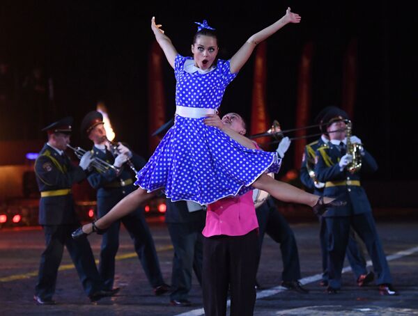 شرکت کنندگان تمرینات جشنواره موزیکال -نظامی «برج اسپاسکی» در میدان سرخ مسکو - اسپوتنیک ایران  