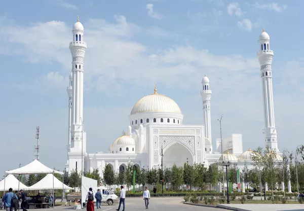 افتتاح مسجد افتخار مسلمانان با نام حضرت محمد (ص) در شالی چچن افتتاح مسجد افتخار مسلمانان با نام حضرت محمد (ص) در شالی چچن - اسپوتنیک ایران
