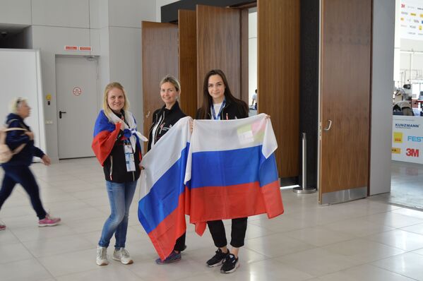 شرکت کنندگان در مسابقات جهانی مهارت  در کازان با پرچم روسیه
 - اسپوتنیک ایران  