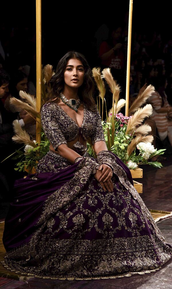  در هفته مد بمبئی Jayanti Reddy هنرپیشه هندی در لباس دیزاینر  - اسپوتنیک ایران  