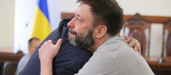 مصاحبه با روزنامه نگار روسى كه در اوكراين از زندان ازاد شد - اسپوتنیک ایران  