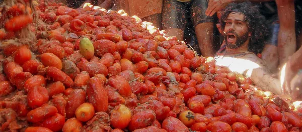 Участники фестиваля Томатина в городе Буньоль провинции Валенсия в Испании Участники фестиваля Томатина в городе Буньоль провинции Валенсия в Испании - اسپوتنیک ایران