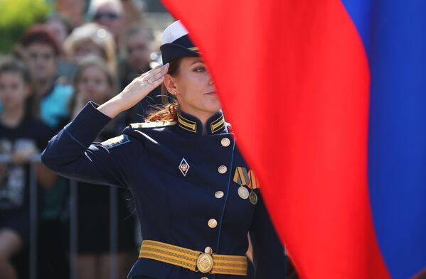 دانشجویان مدرسه عالی هوانوردی کراسنودار روسیه در مراسم سوگند نظامی - اسپوتنیک ایران  