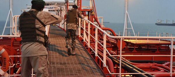 ایران تعدادی از خدمه نفت کش سوئدی توقیف شده را آزاد کرد ایران تعدادی از خدمه نفت کش سوئدی توقیف شده را آزاد کرد - اسپوتنیک ایران