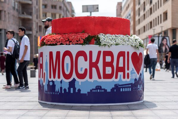 ایروانی ها روز مسکو - پایتخت روسیه را جشن گرفتند - اسپوتنیک ایران  