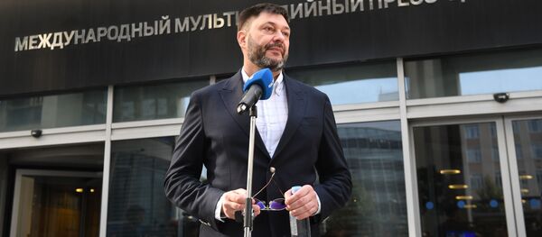 استقبال پرشور در خبرگزاری «روسیه امروز» از خبرنگارآزادشده توسط دادگاه اوکراین استقبال پرشور در خبرگزاری «روسیه امروز» از خبرنگارآزادشده توسط دادگاه اوکراین - اسپوتنیک ایران