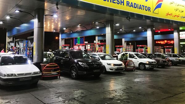 اعتراضات به افزایش قیمت بنزین در چند شهر ایران - اسپوتنیک ایران  
