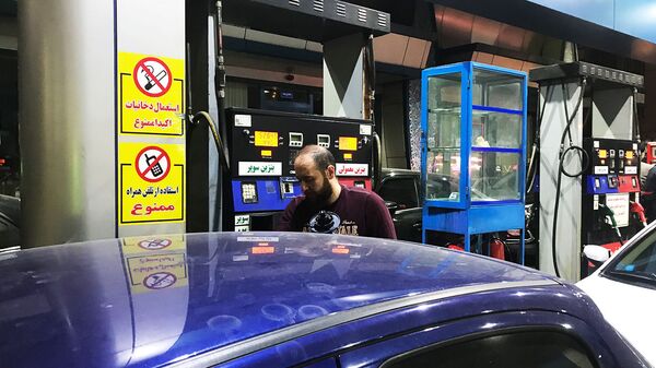 مقام ایرانی علت بروز اختلال در پمپ بنزین ها را اعلام کرد - اسپوتنیک ایران  