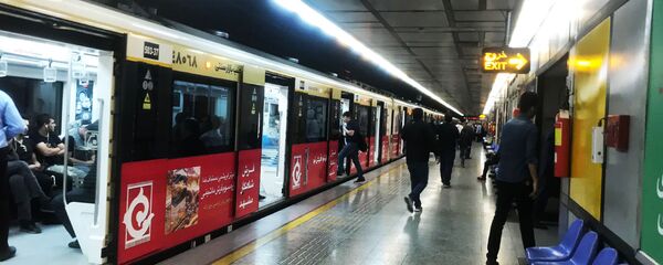 اجرای طرح فاصله گذاری اجتماعی در مترو و اتوبوس های تهران اجرای طرح فاصله گذاری اجتماعی در مترو و اتوبوس های تهران - اسپوتنیک ایران