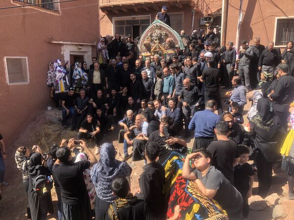 مراسم تاسوعا و عاشورا در روستای تاریخی ابیانه - اسپوتنیک ایران  
