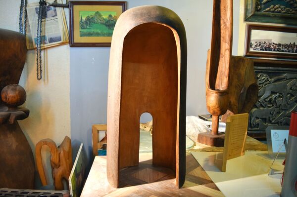 سازنده مجسمه های روح افزا از کالبد درختان خشکیده +تصاویر - اسپوتنیک ایران  