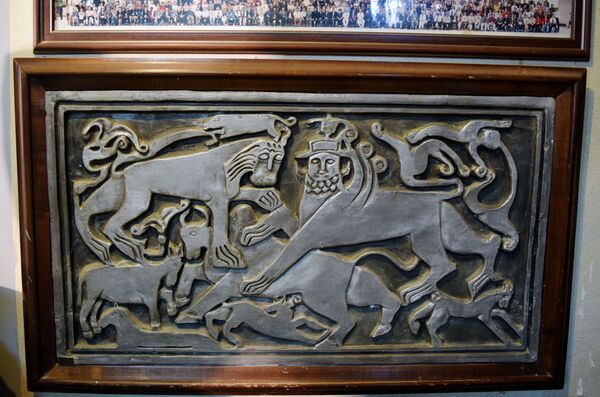 سازنده مجسمه های روح افزا از کالبد درختان خشکیده +تصاویر - اسپوتنیک ایران  