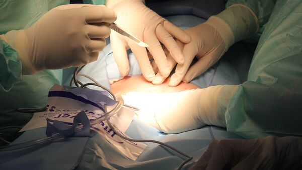 نگهبان بیمارستانی که خود را به جای جراح جا زد و بیمار را جراحی کرد - اسپوتنیک ایران  