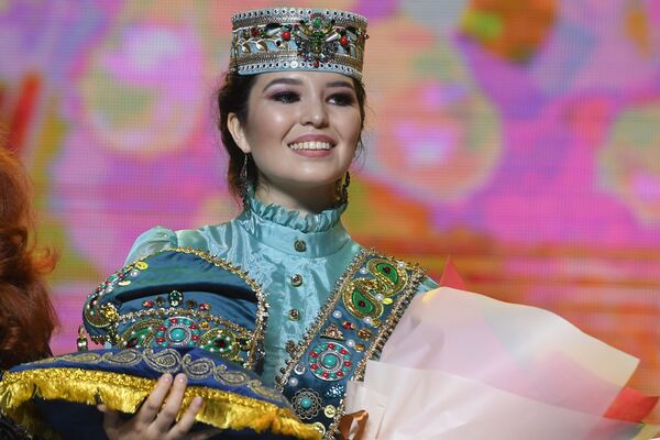برنده مسابقه بین المللی «دختر زیبای تاتار» عزیلا آیوپوا  - اسپوتنیک ایران  