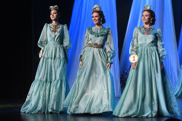 شرکت کنندگان مسابقه زیبایی «دختر تاتار» در کازان - اسپوتنیک ایران  