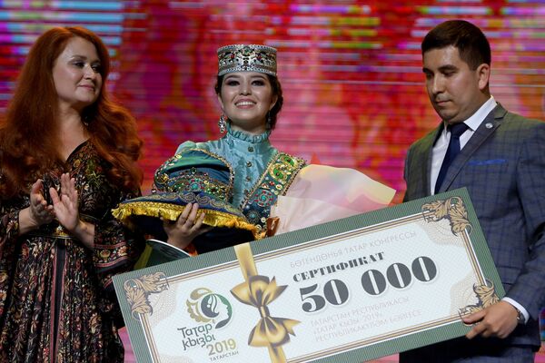 برنده مسابقه بین المللی «دختر زیبای تاتار» عزیلا آیوپوا  - اسپوتنیک ایران  