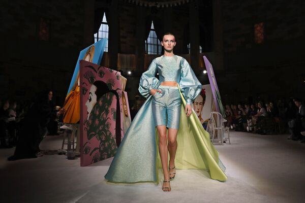  مدل در حال نمایش کلکسیون جدید طراح کریستیانو سیسریانو  - اسپوتنیک ایران  